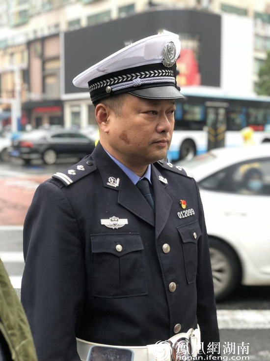 免费看片影院海报