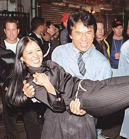 暗黑圣诞节季妍希 暗红与鎏金为主色调海报