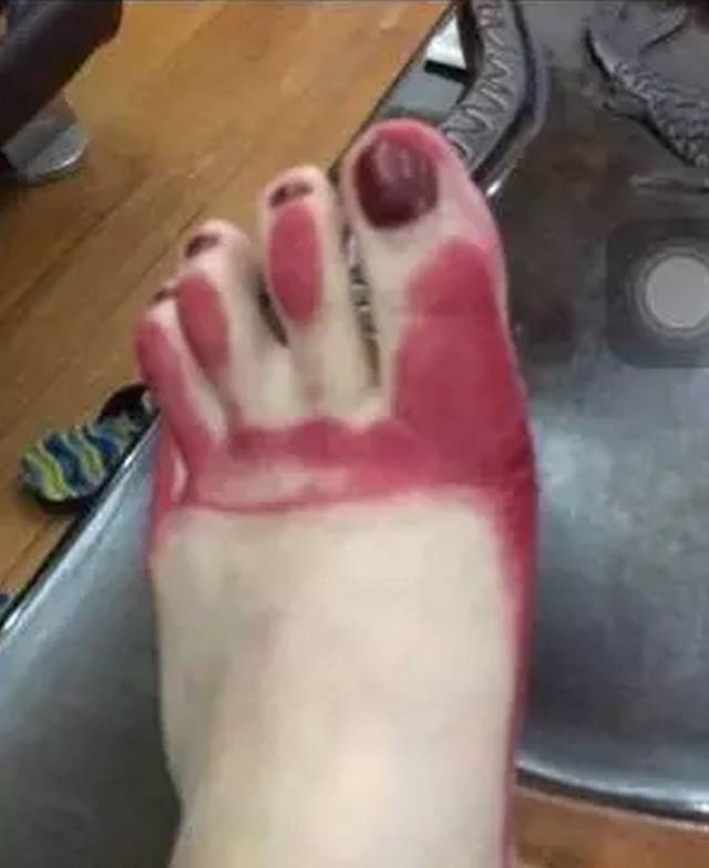 在线观看视频快手 一张张脸被荧光映得发蓝